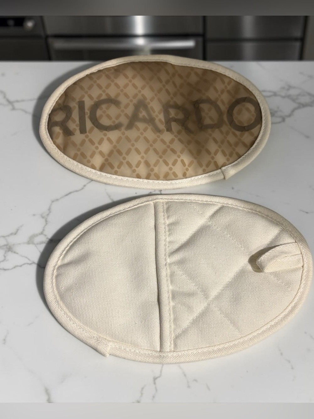 NEW, RICARDO, Kitchen Pot Holders Set of 2 Beige Heat Resistant Oven Mitts